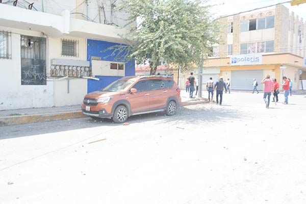 Orienta asesor de seguros a afectados en choque obrero