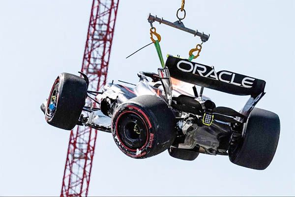 Choca Sergio Pérez y saldrá último en GP de Mónaco