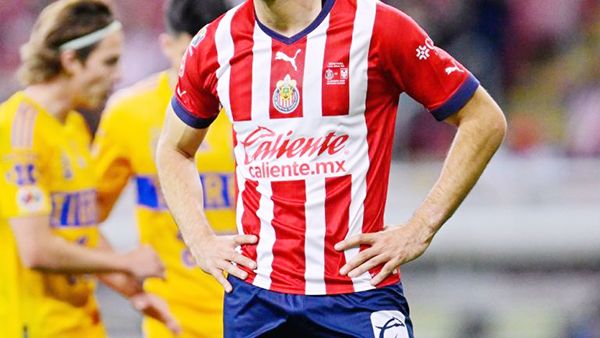 CHIVAS: TIENDA DEPARTAMENTAL SE ADELANTA Y VENDE NUEVA PLAYERA DEL REBAÑO