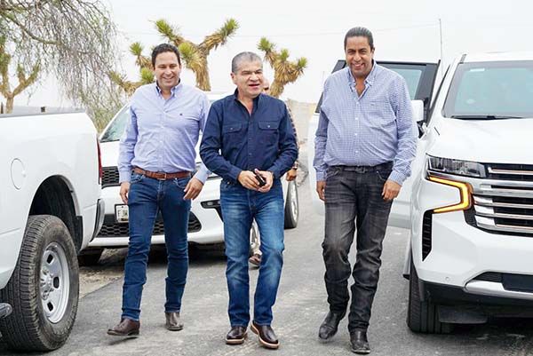 Supervisa Chema obra en el ejido La Sauceda