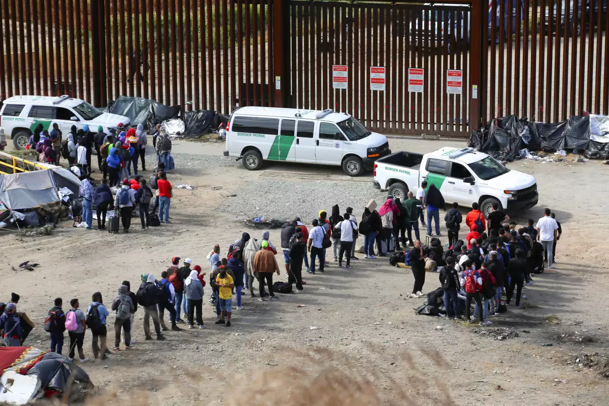Adiós al Título 42: EU aplica nueva ley que restringe el asilo para migrantes en la frontera