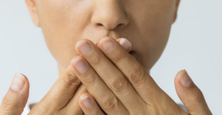 Tienes mal aliento y no sabes por qué? Podría tratarse de halitosis