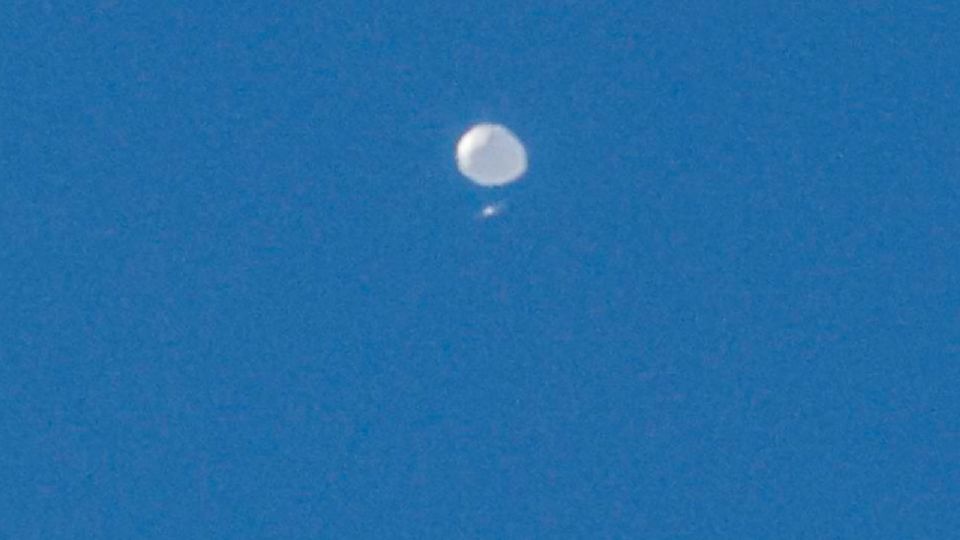 Polonia denuncia posible globo espía en su espacio aéreo