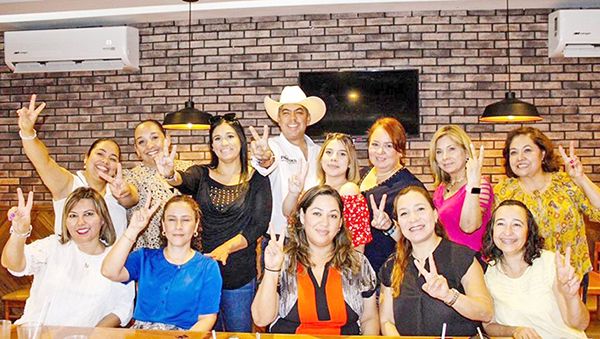 Se reúne Paredes con mujeres emprendedoras