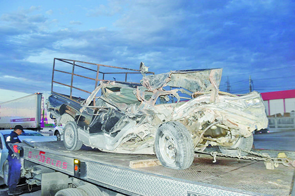 Deja accidente 2 heridos y pérdida de camioneta