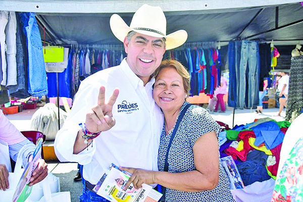 Comerciantes de “La Pulga” van con Alfredo Paredes
