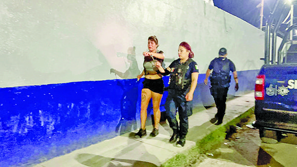 Asegura policía a joven infractora
