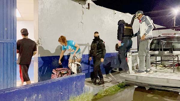 Detienen por vagancia a 2 hombres y 1 mujer