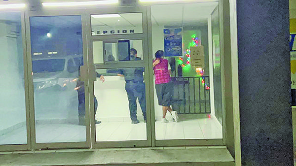 Husmea en casa ajena termina en los separos