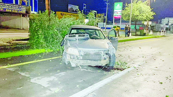 Rápida y furiosa colisiona sobre el par vial Madero