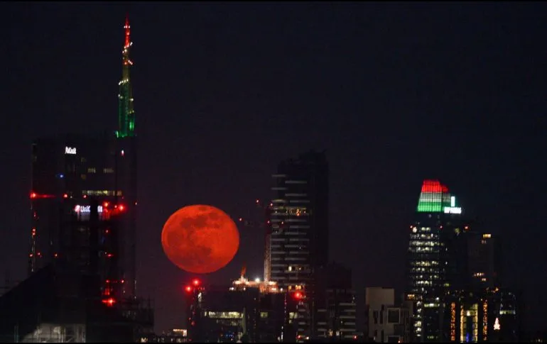 ¿Qué es la Luna de Fresa y cómo verla en México?