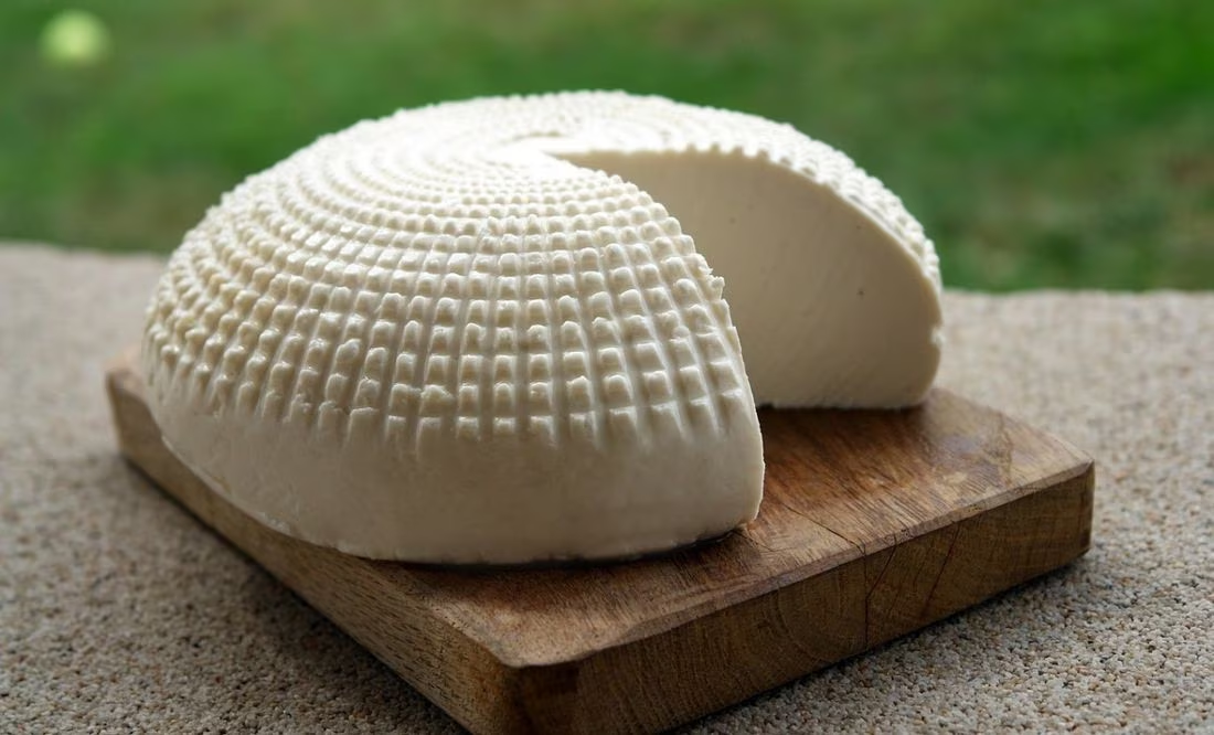 ¿Cómo identificar un “plastiqueso” y por qué no comerlo?