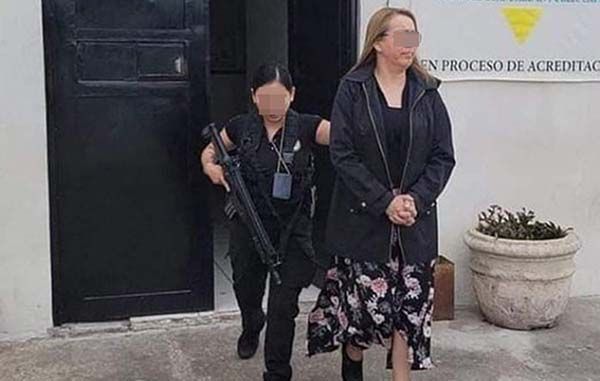 La detienen por no echar lonche