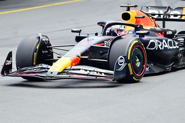 Domina Verstappen Mónaco; Checo fuera de los puntos