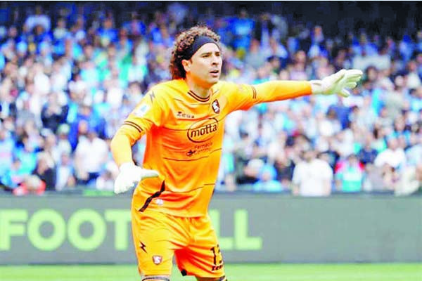 Ochoa sigue sumando con Salernitana pese a recibir 3 goles