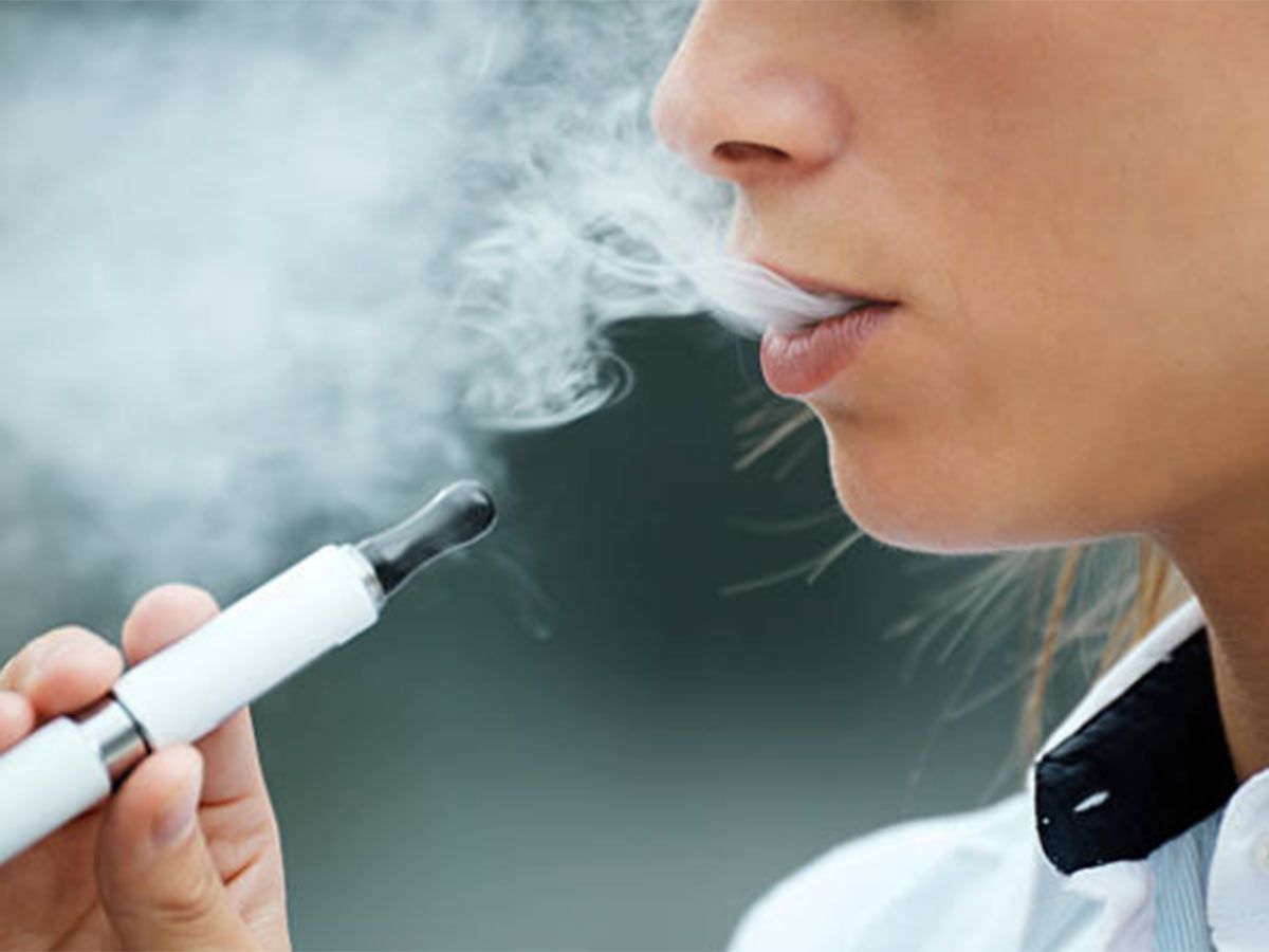 Tras prohibición, vapeadores siguen en mercado negro; 1.7 millones de mexicanos consumen