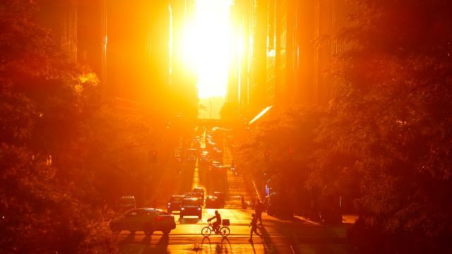 ¿Qué es el Manhattanhenge, el espectacular fenómeno solar urbano en Nueva York?