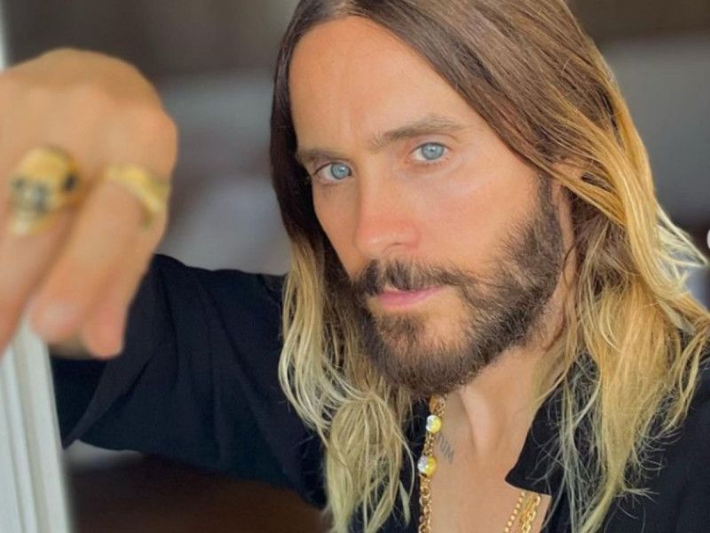Jared Leto escala fachada de hotel… sin seguridad; así fue la hazaña