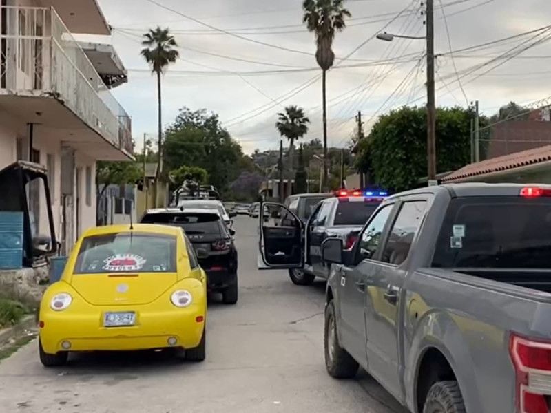 Huía tras asesinar a su expareja, muere al estrellarse en su pick up