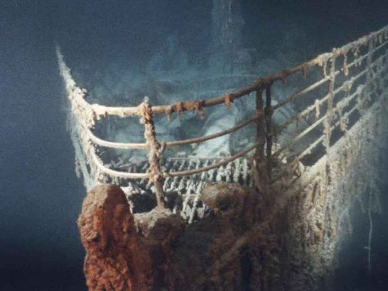 Lanzan operación para rescatar submarino con turistas que exploraba los restos del Titanic