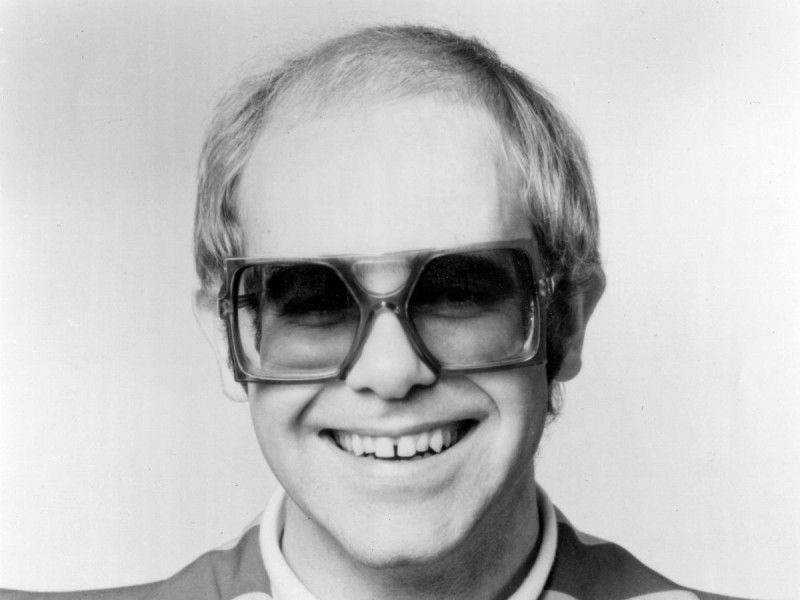 Elton John se despide de los escenarios; así fue su trayectoria musical