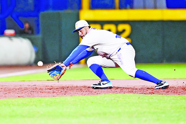 HOMERUN DE DANRY VAZQUEZ DIO TRIUNFO A TECOLOTES.