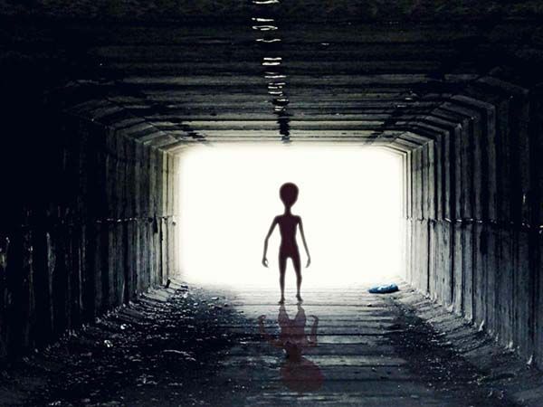 Hay extraterrestres malos y asesinos de humanos, advierte experto de EU