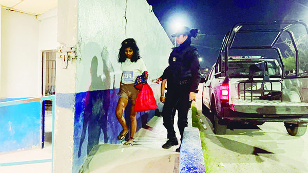 Andaba de noche y descalza sobre el bulevar H.R. Pape