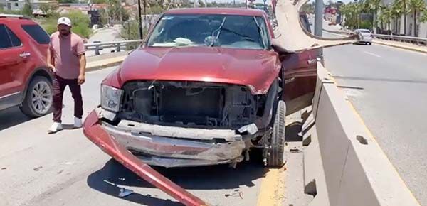 Hacen carambola en puente de IMSS