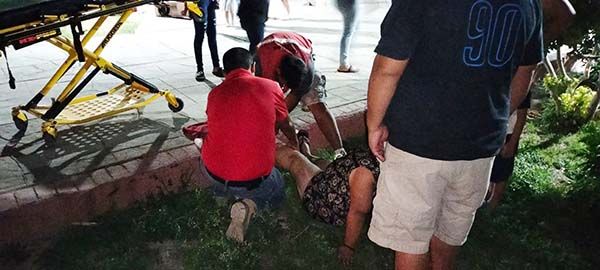 Resbala mujer y se fractura pierna