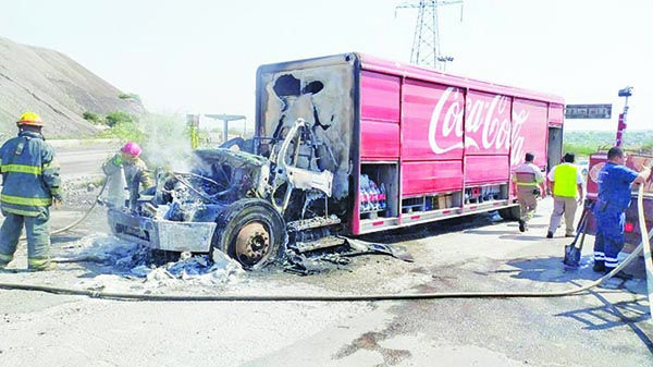 Sólo quedó “Coca al tiempo” tras incendio de camión