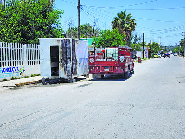 Explosión en puesto alcanza a trabajadora