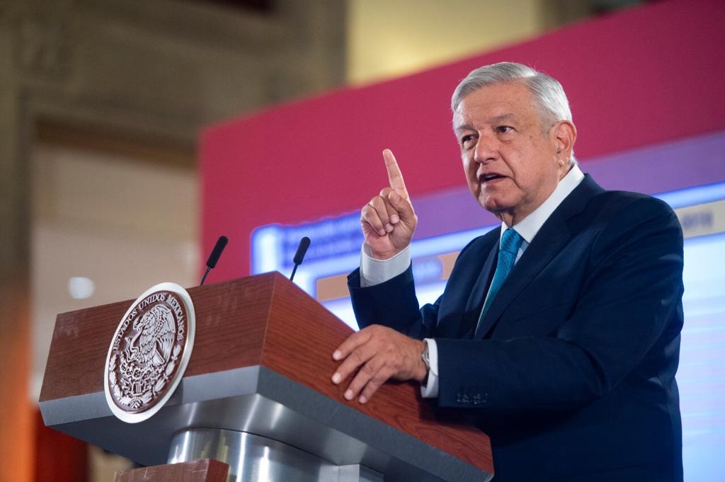AMLO llama a jóvenes a no escuchar narcocorridos, pero descarta prohibirlos
