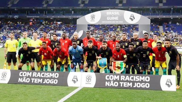 VINICIUS Y BRASIL SE VISTEN DE NEGRO EN MENSAJE CONTRA EL RACISMO