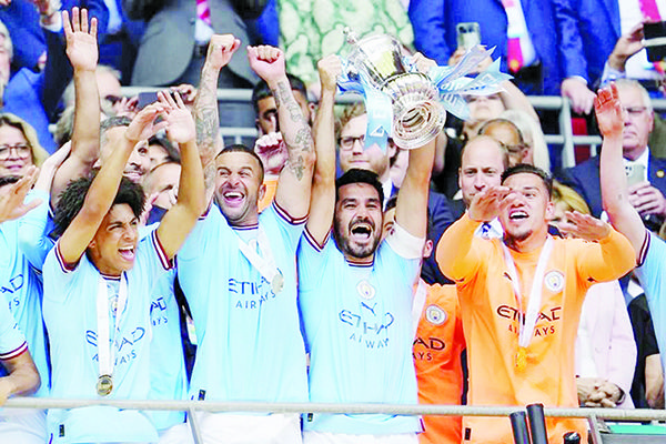 Manchester City vence al United y levanta título de FA Cup