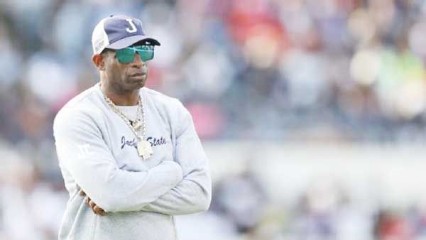 Deion Sanders, leyenda de la NFL, corre el riesgo de perder un pie