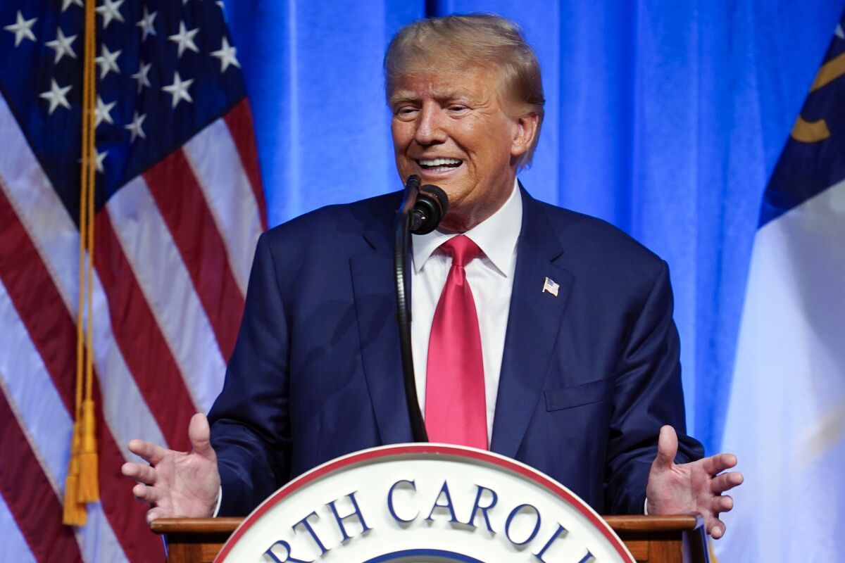 Trump queda bajo arresto por caso de documentos secretos