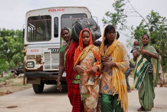 Evacúan a más de 180 mil en India y Pakistán por ciclón