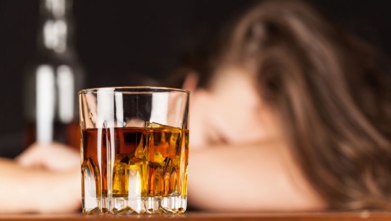 Tomar alcohol te hace perder músculo: estudio
