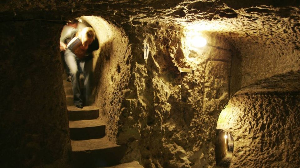 Derriba la pared de su sótano y encuentra una impactante ciudad de 2 mil años de antigüedad