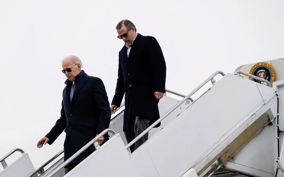 Acusan a hijo de Biden de posesión ilegal de un arma y de un delito de impuestos