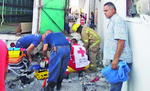 Mata derrumbe a mujer en el Centro