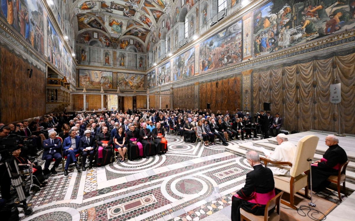 Vaticano lanza consulta para prevenir abusos sexuales