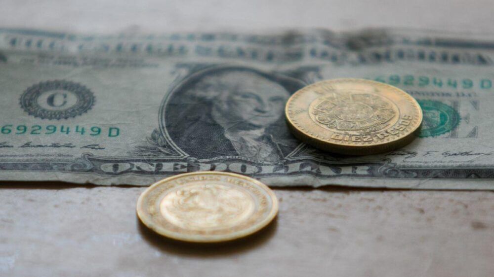 Peso mexicano perfila su segunda sesión de pérdidas frente al dólar