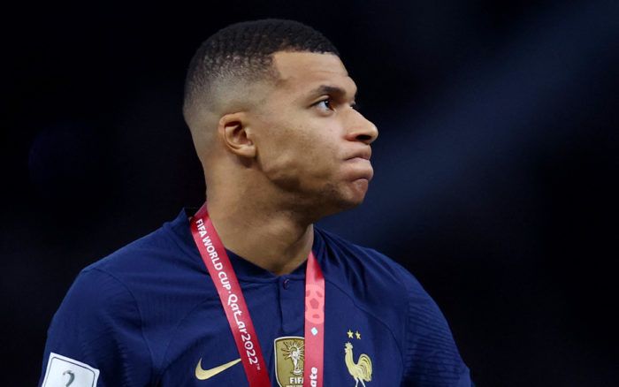 Mbappé se une a las denuncias por la muerte de un menor a manos de la policía
