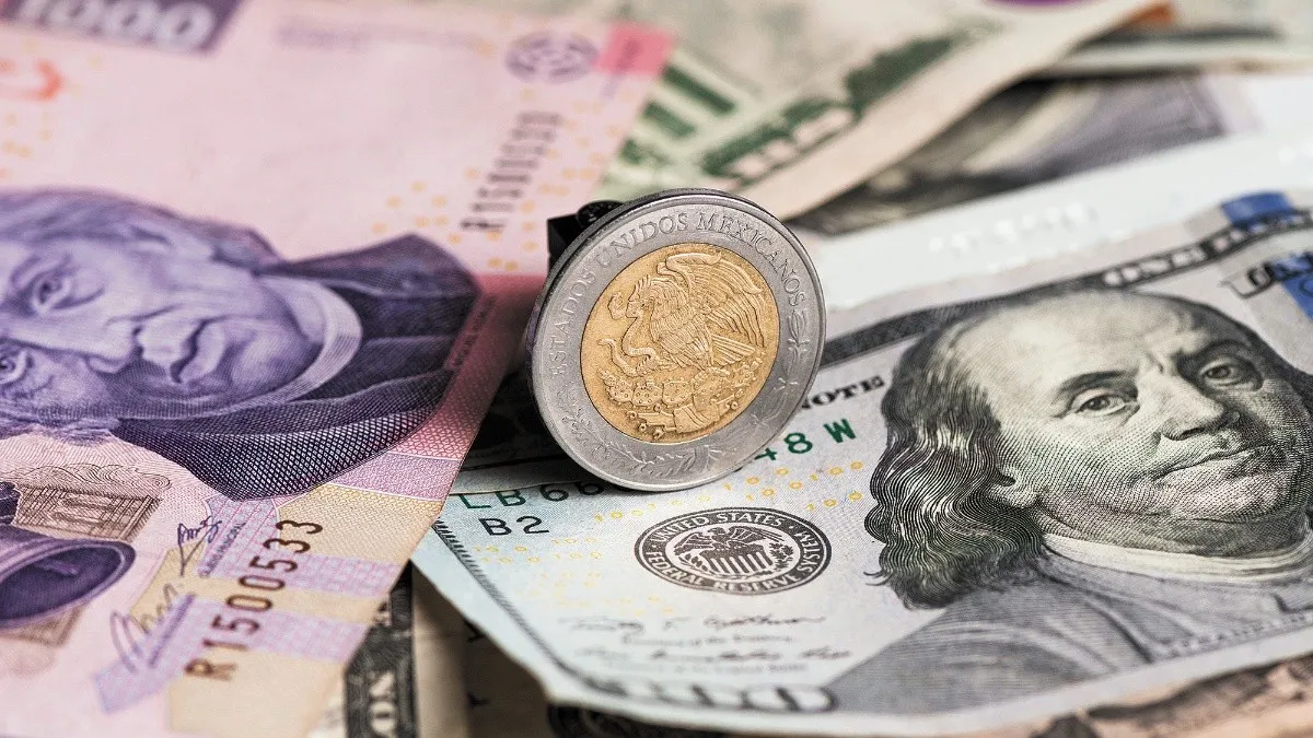 Peso ‘le da la vuelta’ al dólar: cotiza en las 17.48 unidades este lunes