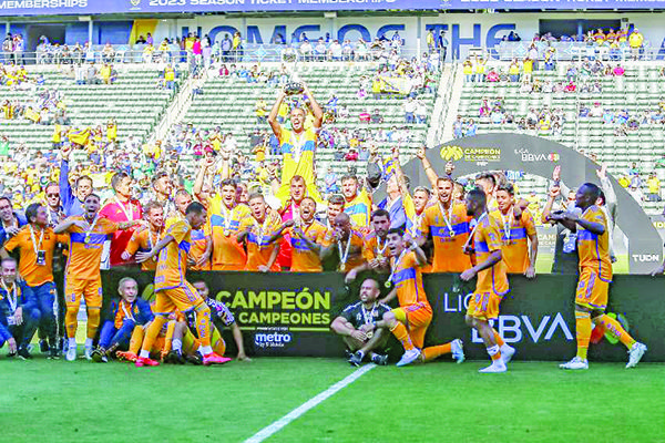 ¡TIGRES VENCE A PACHUCA Y CONQUISTA EL CAMPEÓN DE CAMPEONES!
