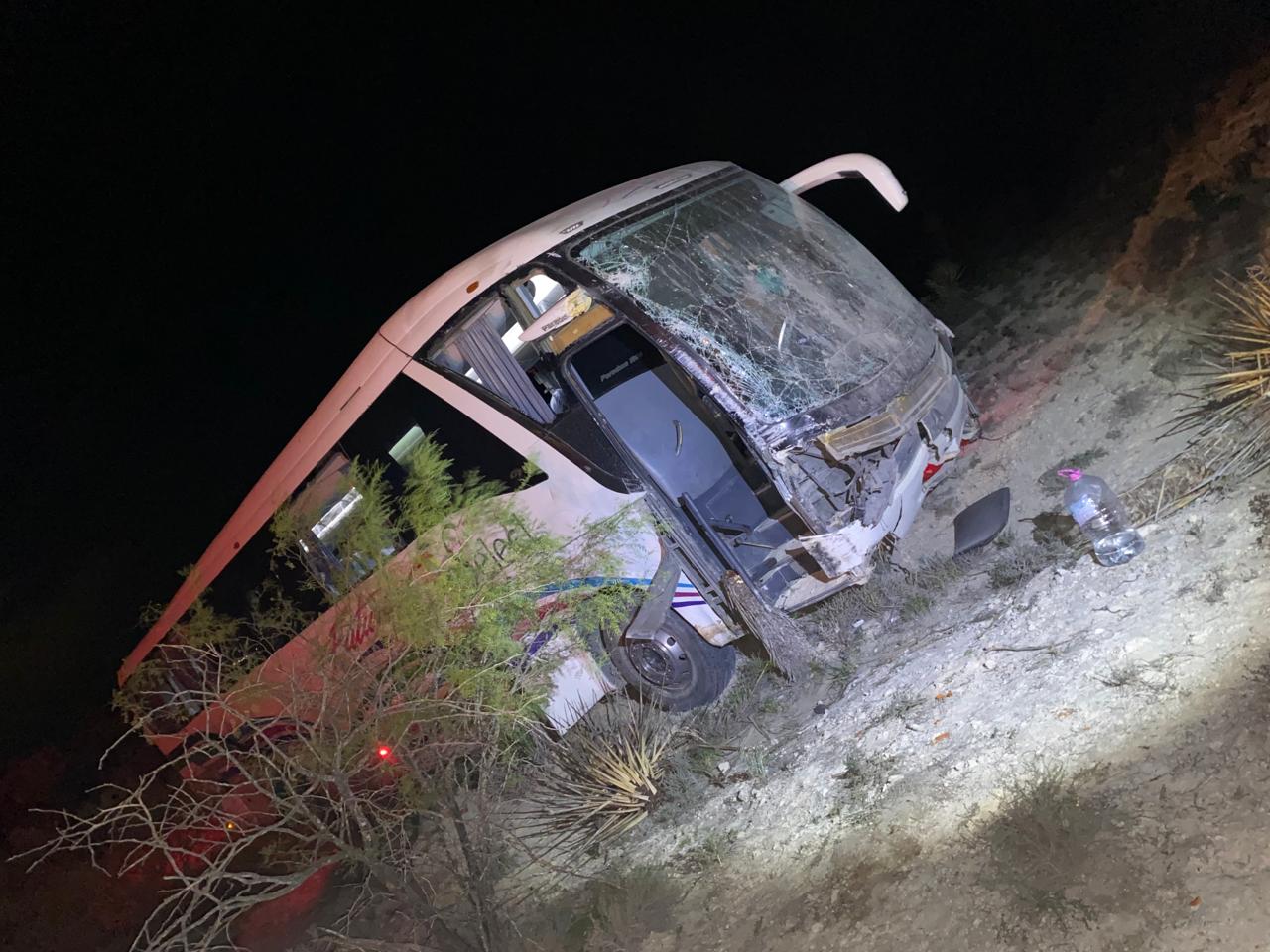 Accidente carretero en la Monclova- Monterrey; 33 lesionados.