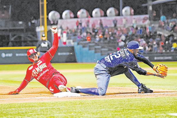 ATAQUE EN LA 8VA. DIO VICTORIA A DIABLOS ROJOS