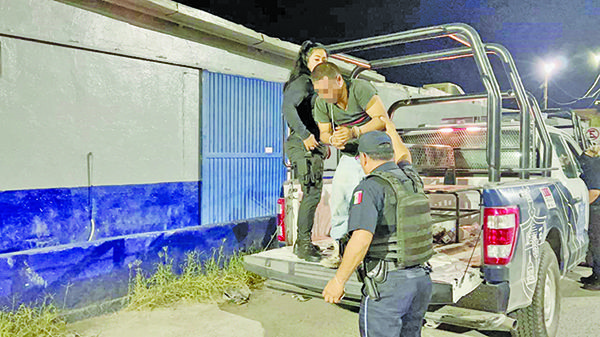 Ataca drogadicto a esposa y policía